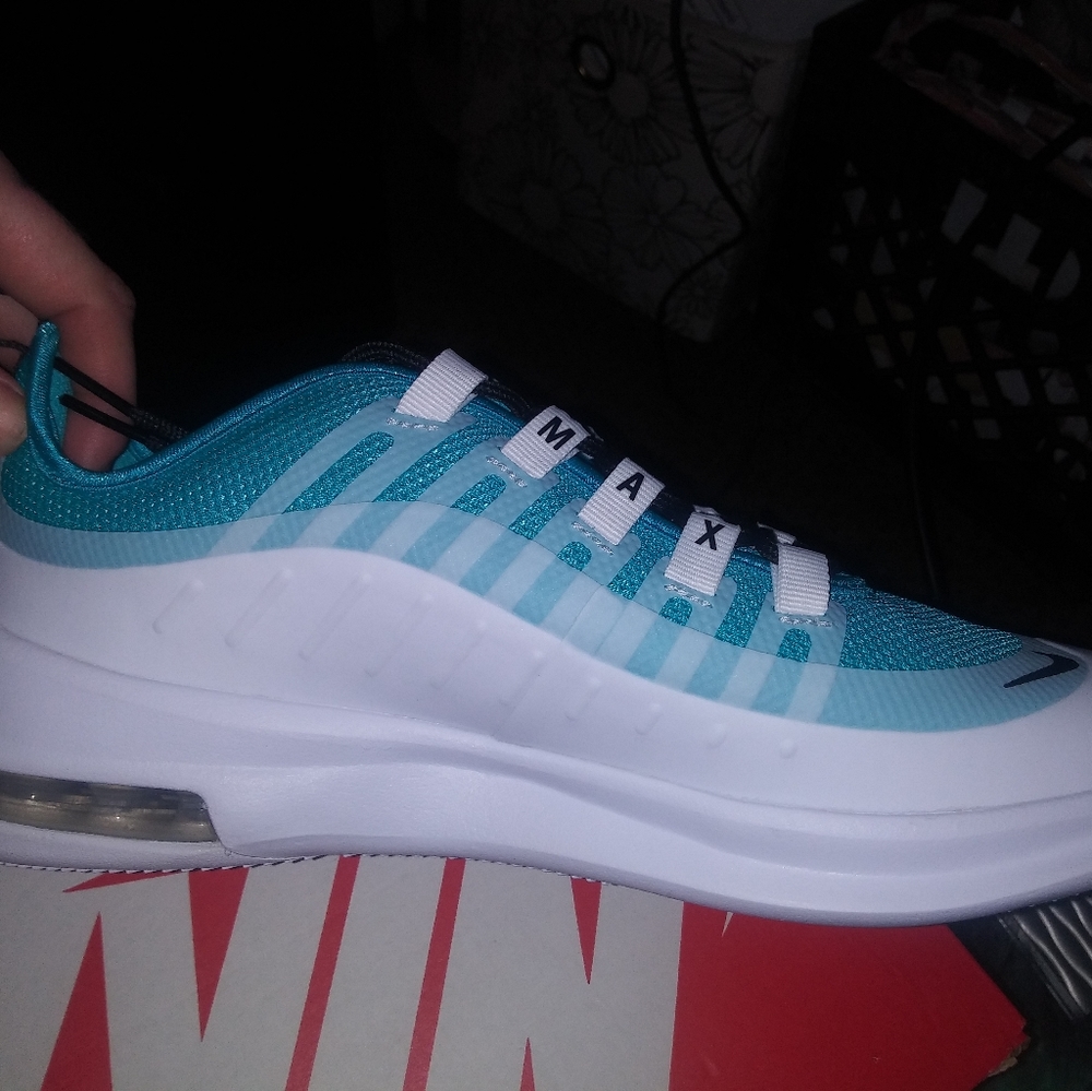 Air Max - Picture 2 of 2